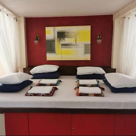 Casa Conchita Bed & Breakfast Taal Экстерьер фото